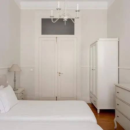 Апартаменти Guestready - Family Near Santa Justa Lift Лісабон