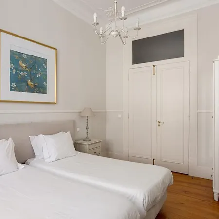 Апартаменты Guestready - Family Near Santa Justa Lift Лиссабон