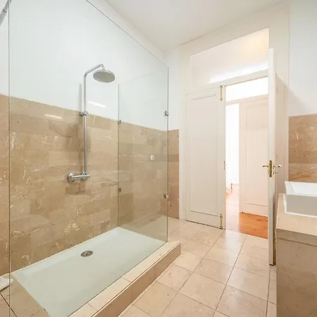 Апартаменты Guestready - Family Near Santa Justa Lift *